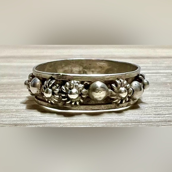 Vintage Mexico Designer DFCP Hallmarked Sterling Silver Flower Orb Ring, Size 6 - Picture 3 of 9